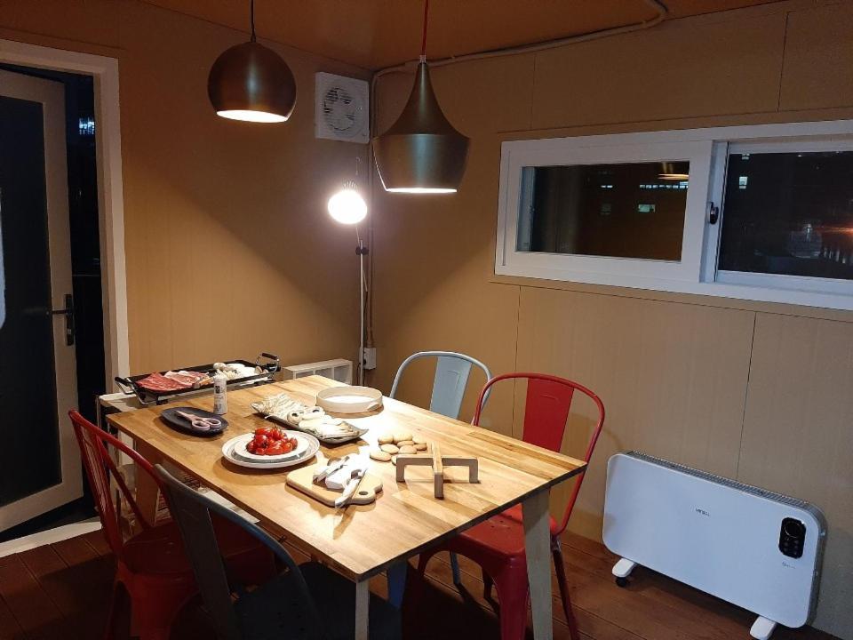 Mapo Rooftop Camping House Seoul Exterior photo